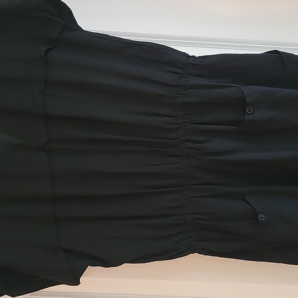 Cute short romper, side pockets and button rear pocket - Picture 5 of 5